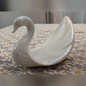 Vintage Ceramic White Iridesent  Pearlescent/Swan  Towel  Or  Trinket Holder